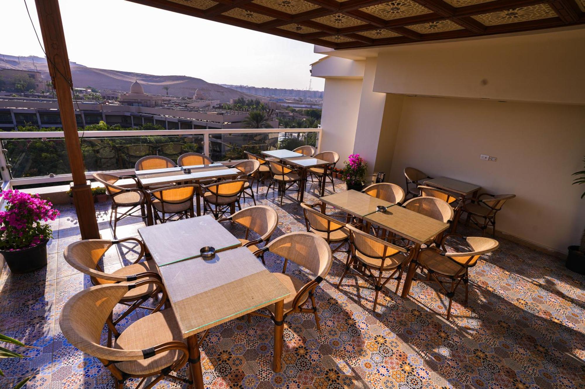 Doudou Pyramids View Hotel Kafret el-Gabal Eksteriør bilde